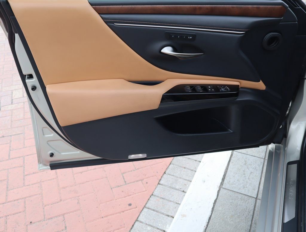 Used 2022 Lexus ES 350 w/ Premium Package image 17