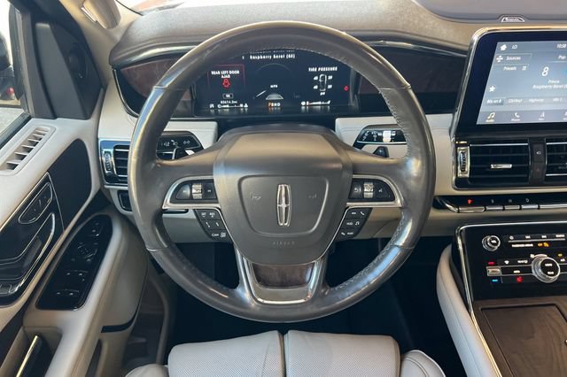 Used 2019 Lincoln Navigator Select w/ Technology Package RWD image 16