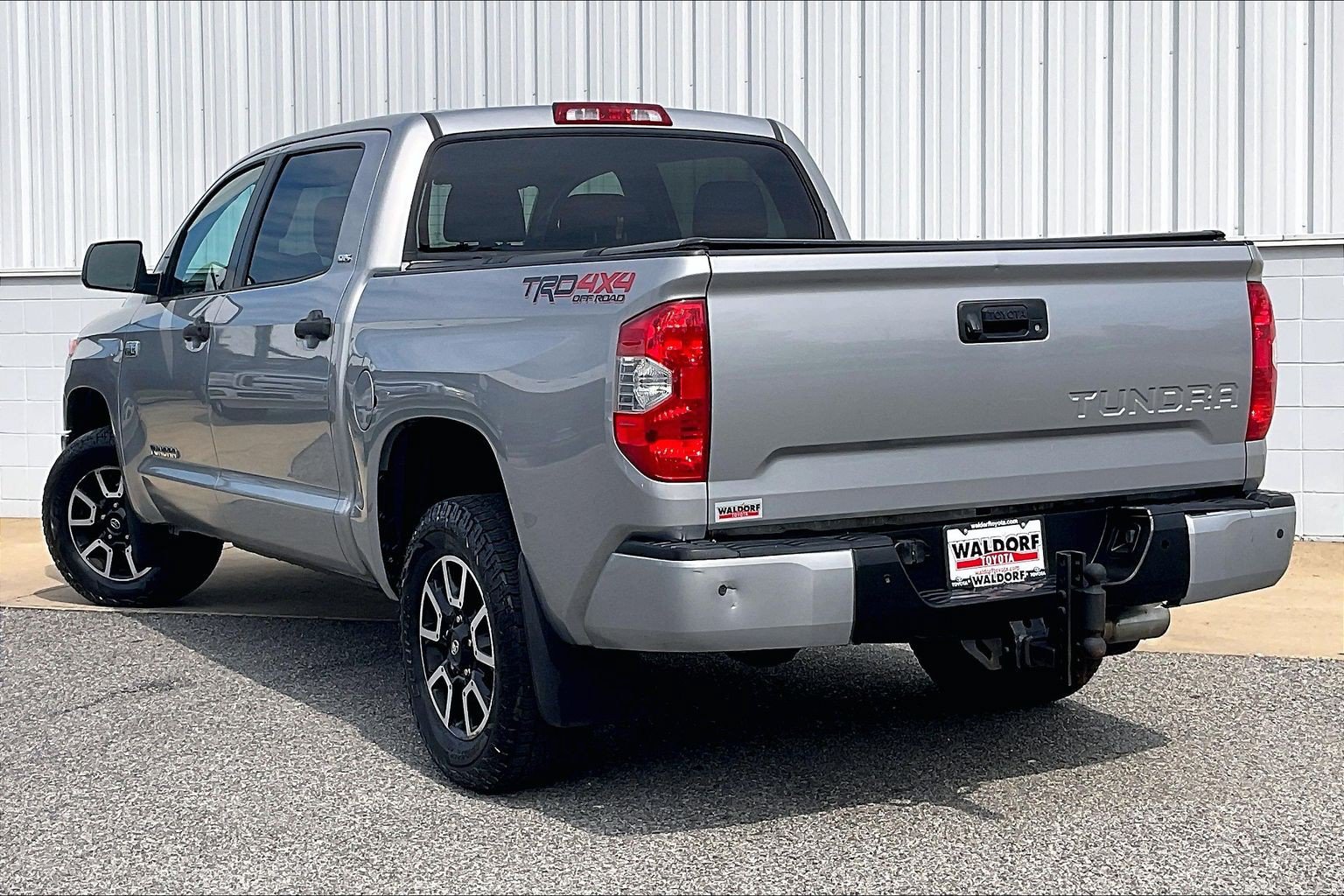 Used 2017 Toyota Tundra SR5 w/ TRD Off Road Package AWD/4WD image 15