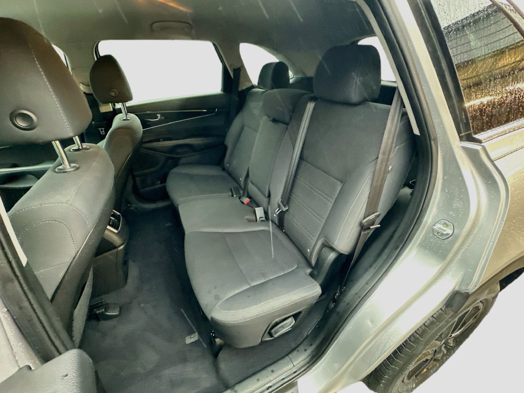 Used 2019 Kia Sorento FWD image 22