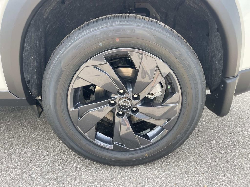 New 2026 Nissan Rogue SV FWD image 11