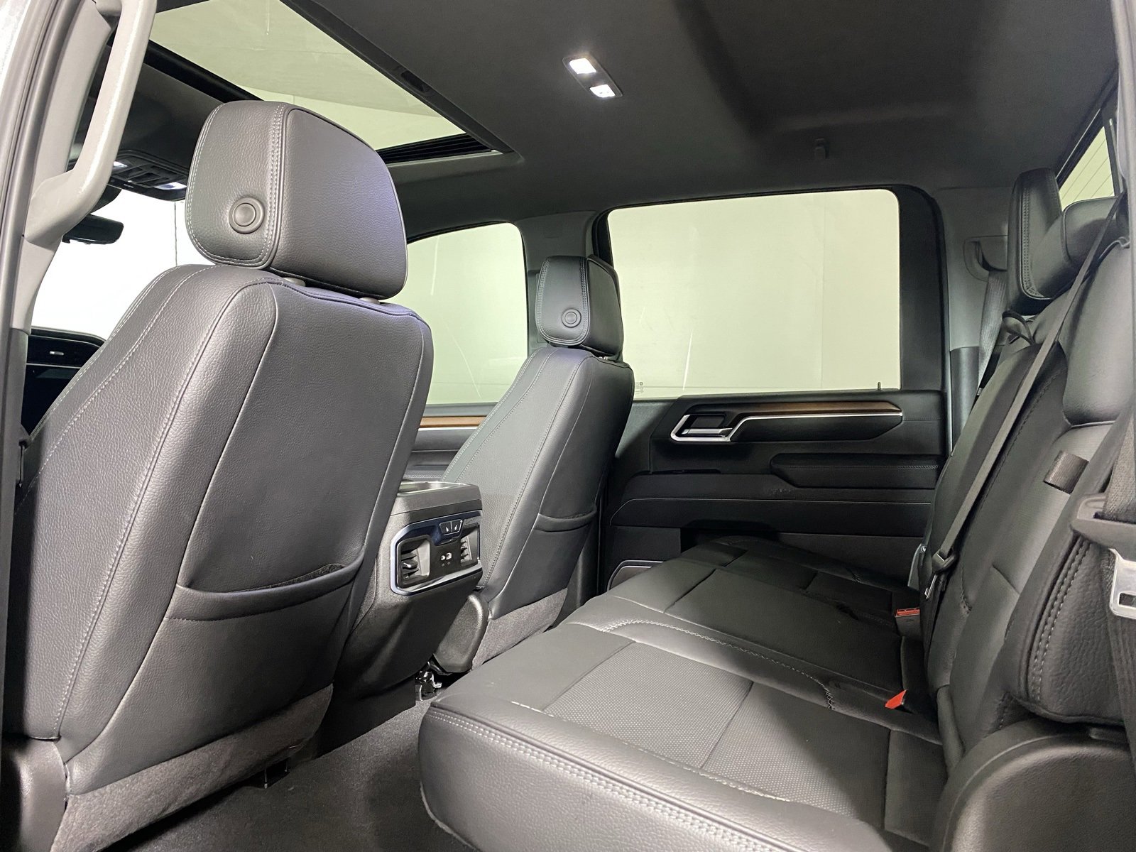 Used 2025 GMC Sierra 3500 Denali w/ Denali Reserve Package image 36