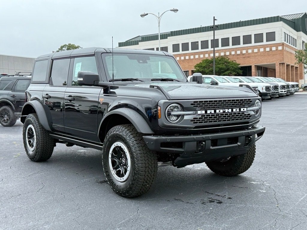New 2025 Ford Bronco Badlands image 2