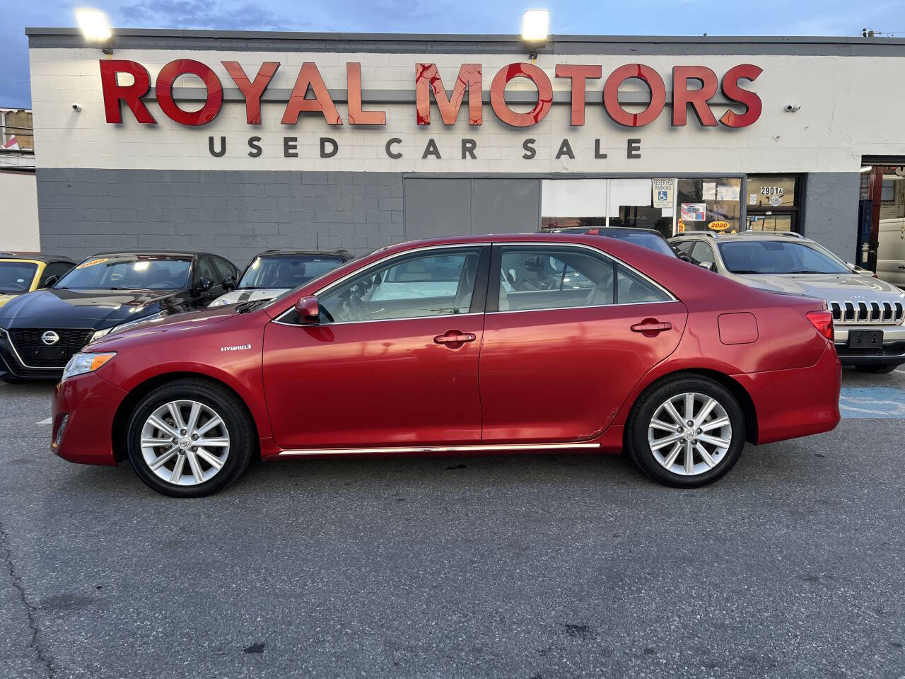 Used 2012 Toyota Camry XLE w/ Leather Pkg FWD image 24