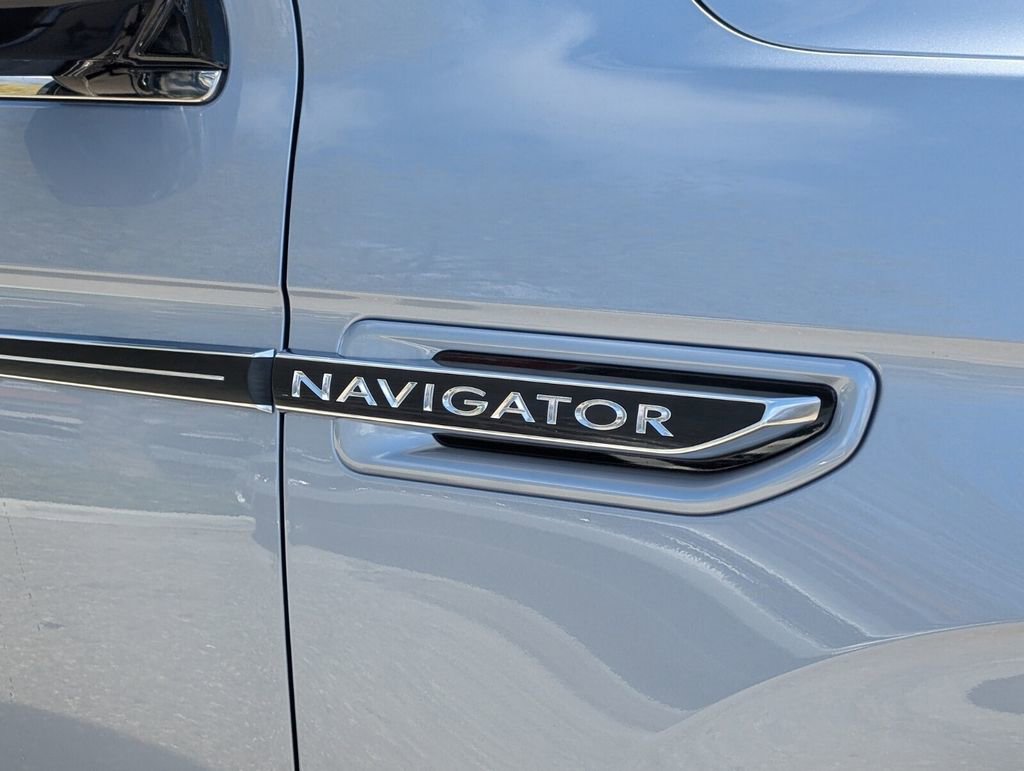 Used 2018 Lincoln Navigator Black Label image 10