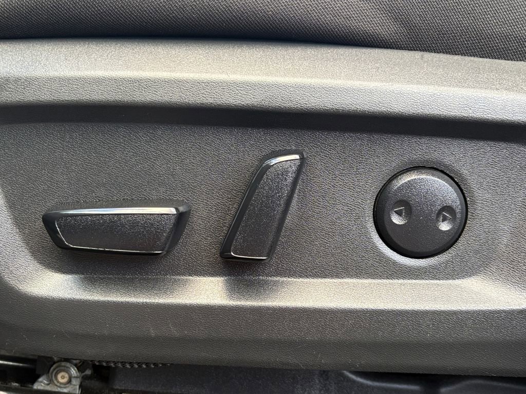 Used 2023 Nissan Rogue SV image 11