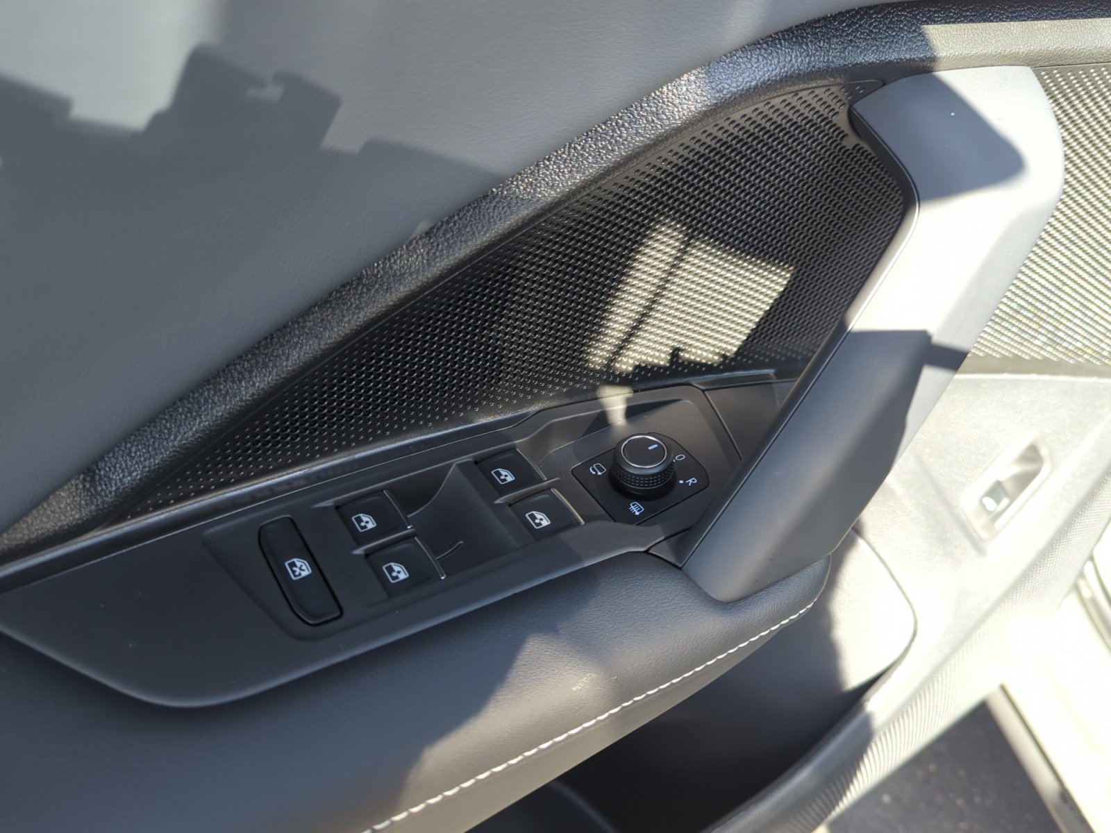 New 2026 Volkswagen Tiguan SEL R-Line image 13