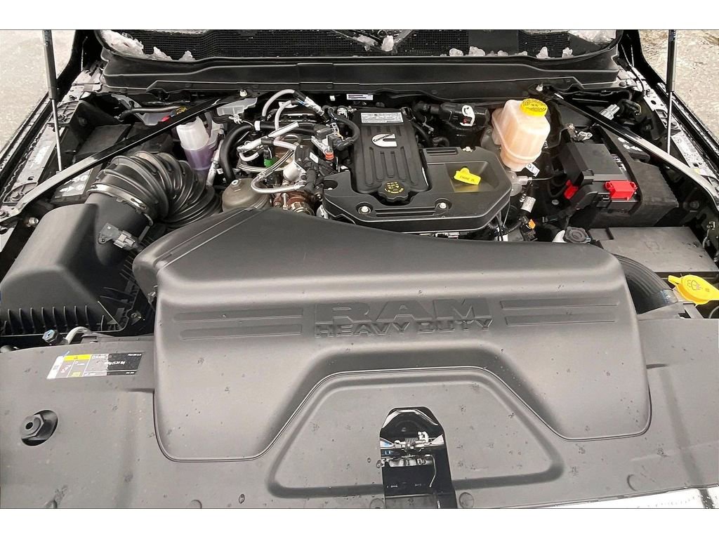 Used 2026 RAM 5500 4x4 Crew Cab w/ Laramie Trim Package image 10
