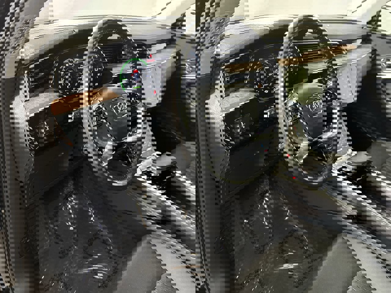 Used 2020 Audi e-tron Premium Plus image 9