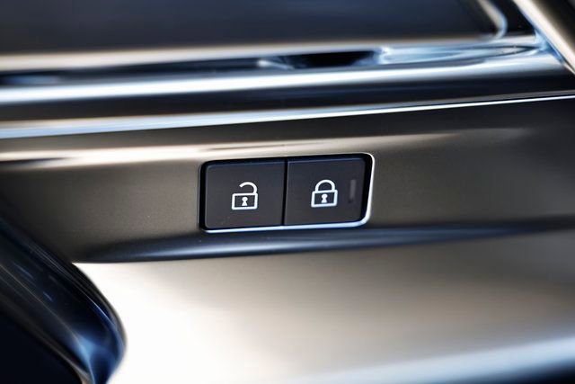 New 2025 Land Rover Range Rover Long Wheelbase SE AWD/4WD image 27