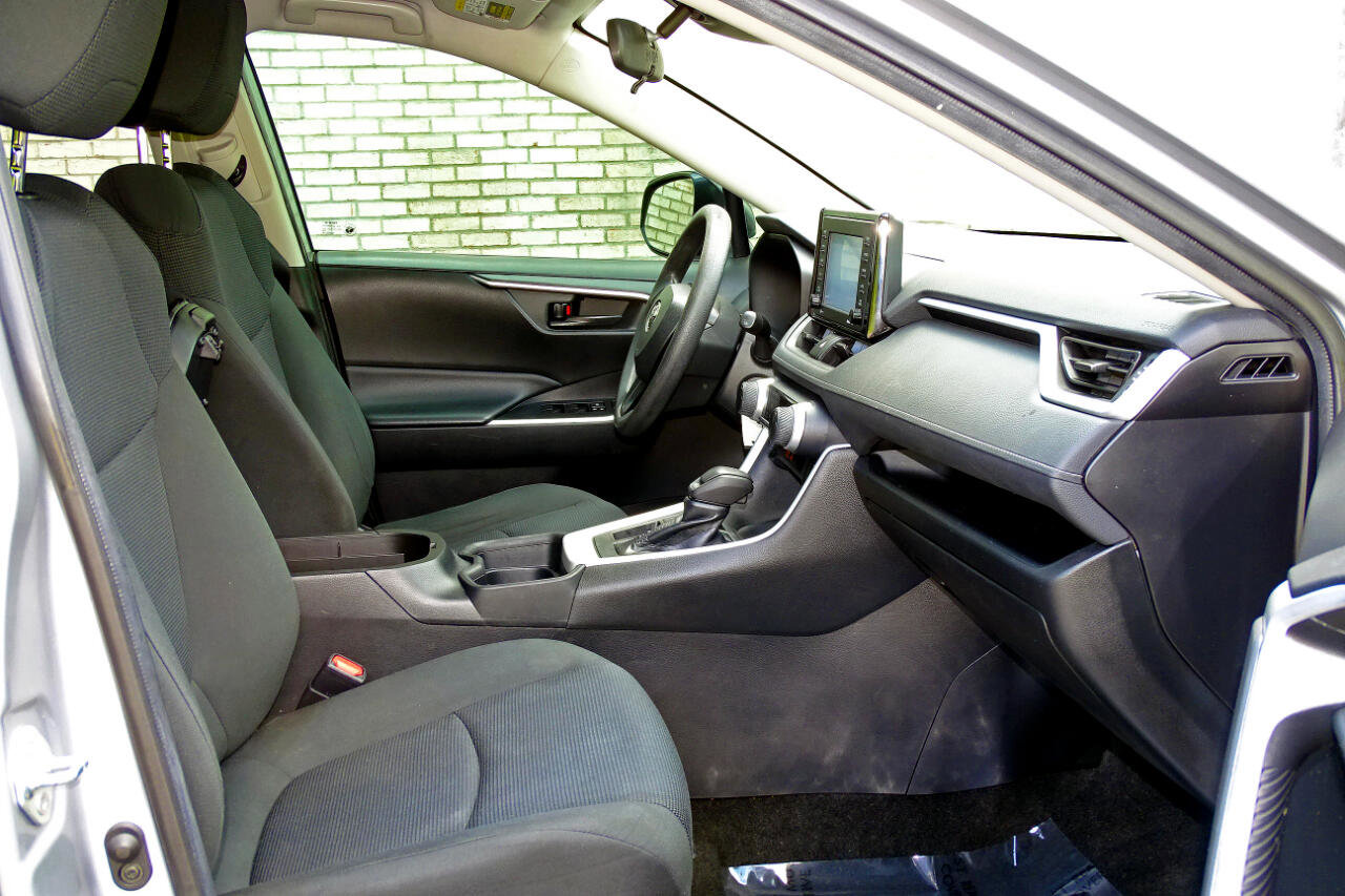 Used 2020 Toyota RAV4 LE image 16