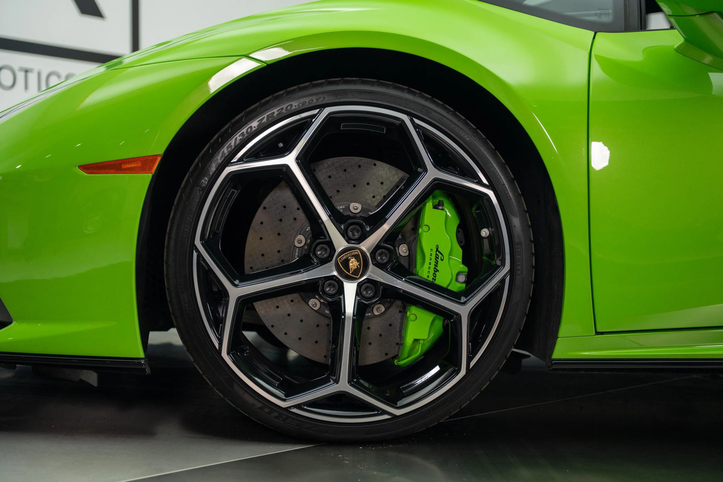 Used 2020 Lamborghini Huracan EVO image 5