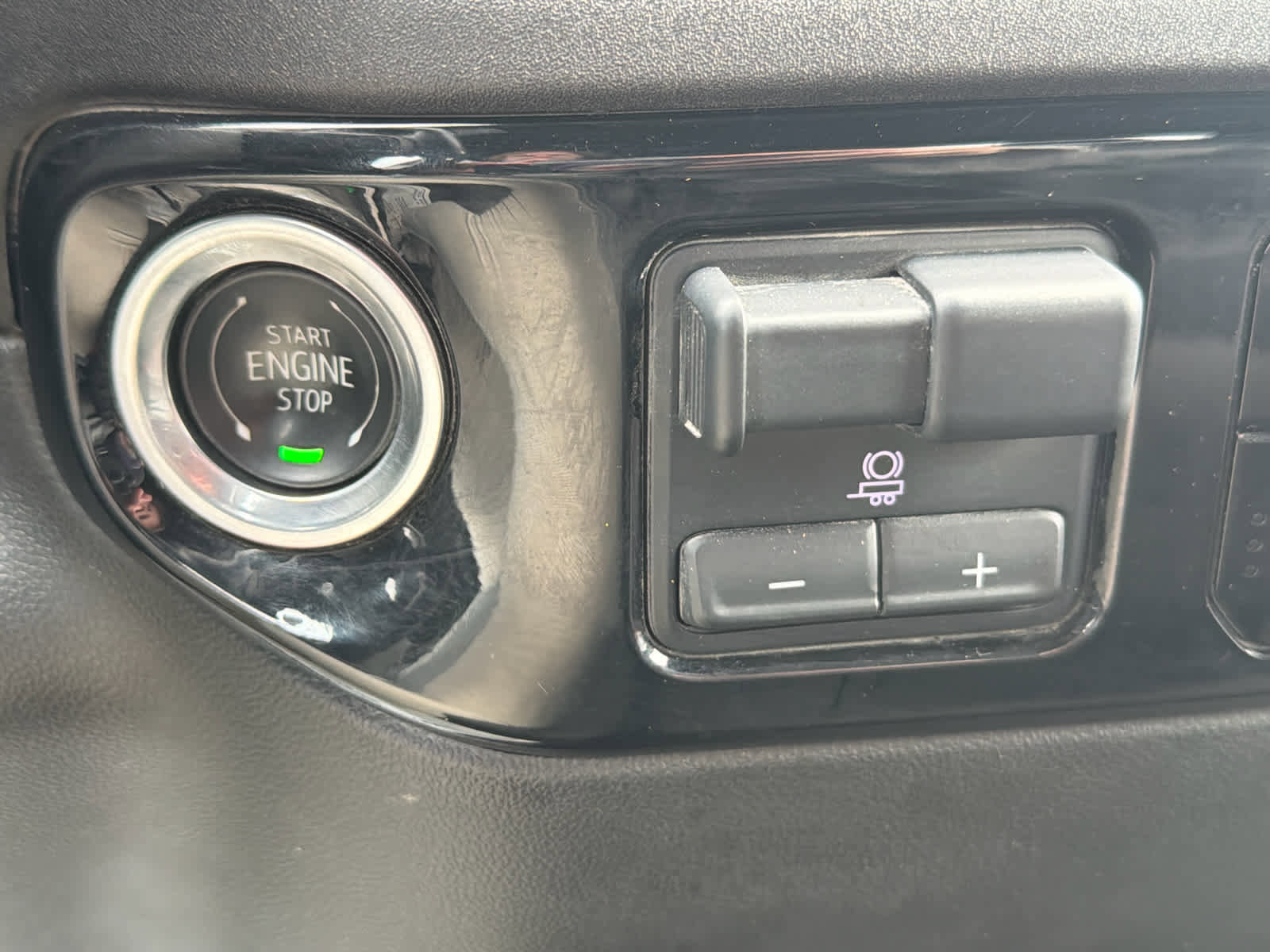 Used 2025 Chevrolet Silverado 1500 LT image 35