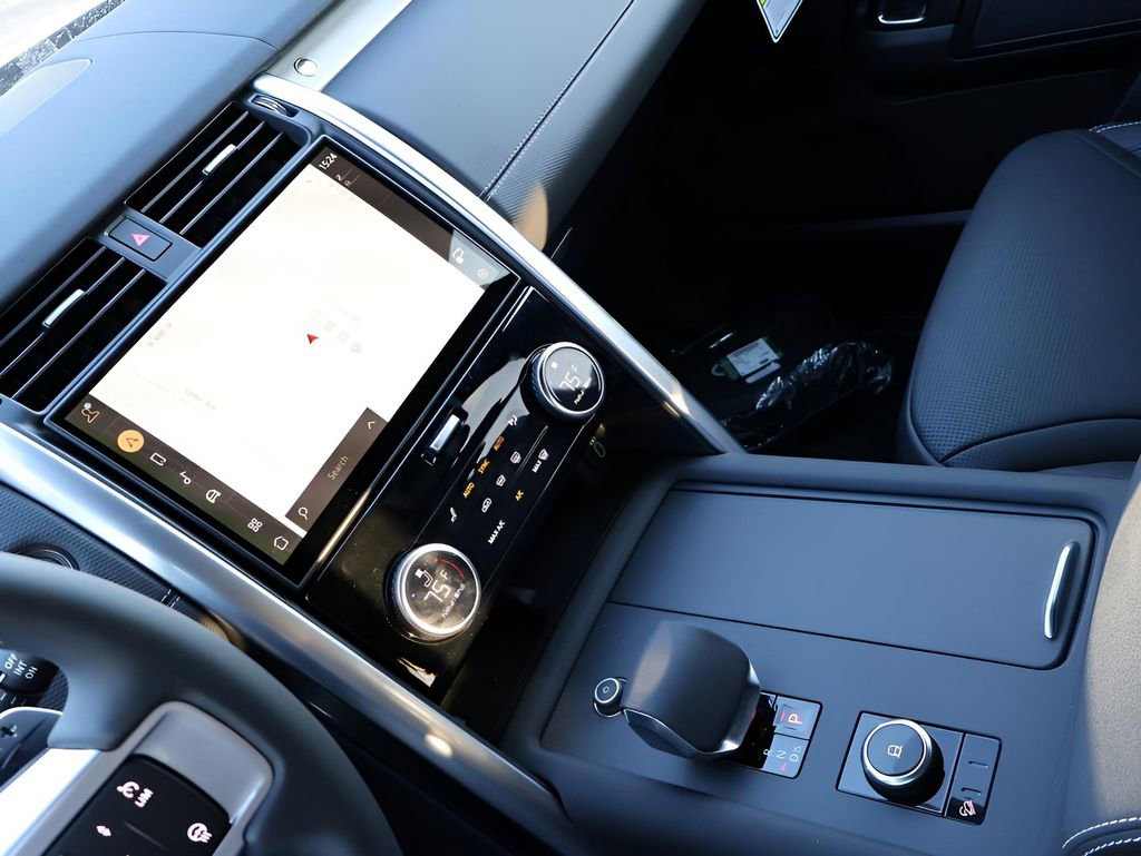 New 2026 Land Rover Discovery Limited Edition image 20