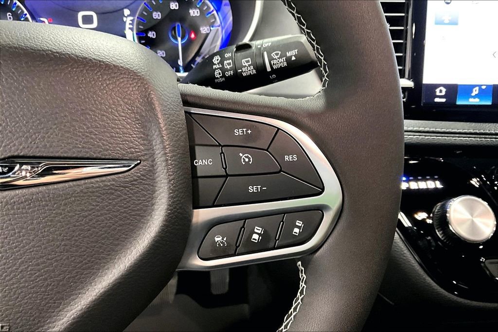 New 2026 Chrysler Pacifica Select image 14