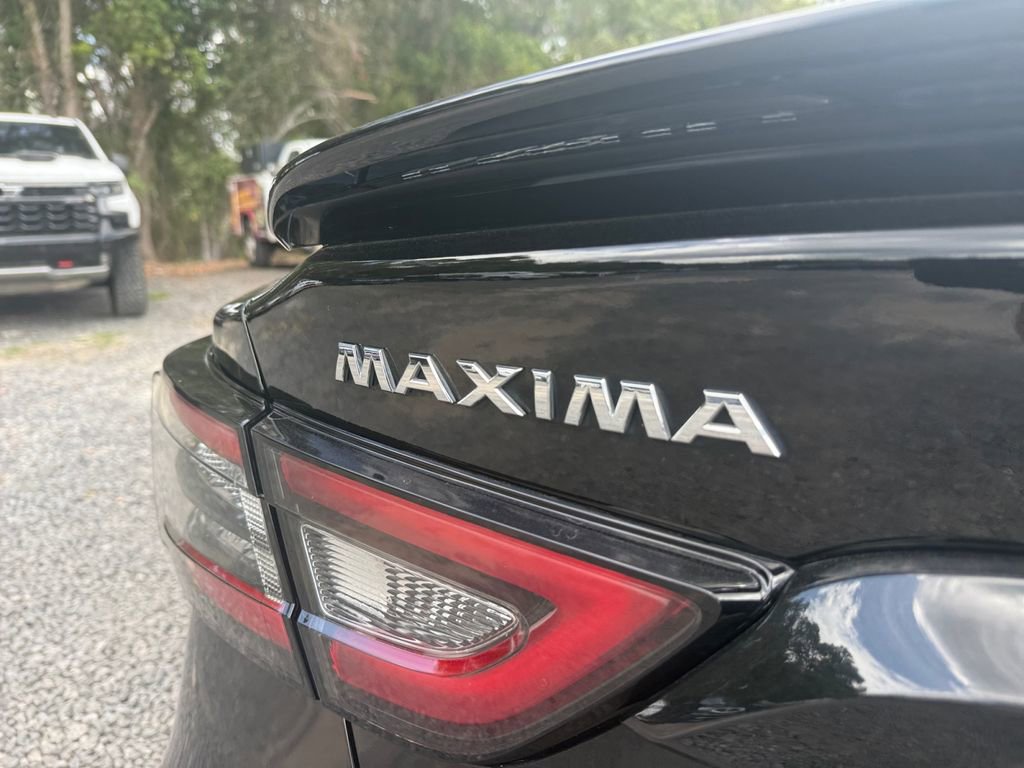 Used 2023 Nissan Maxima SR w/ Sport Mat Group FWD image 17