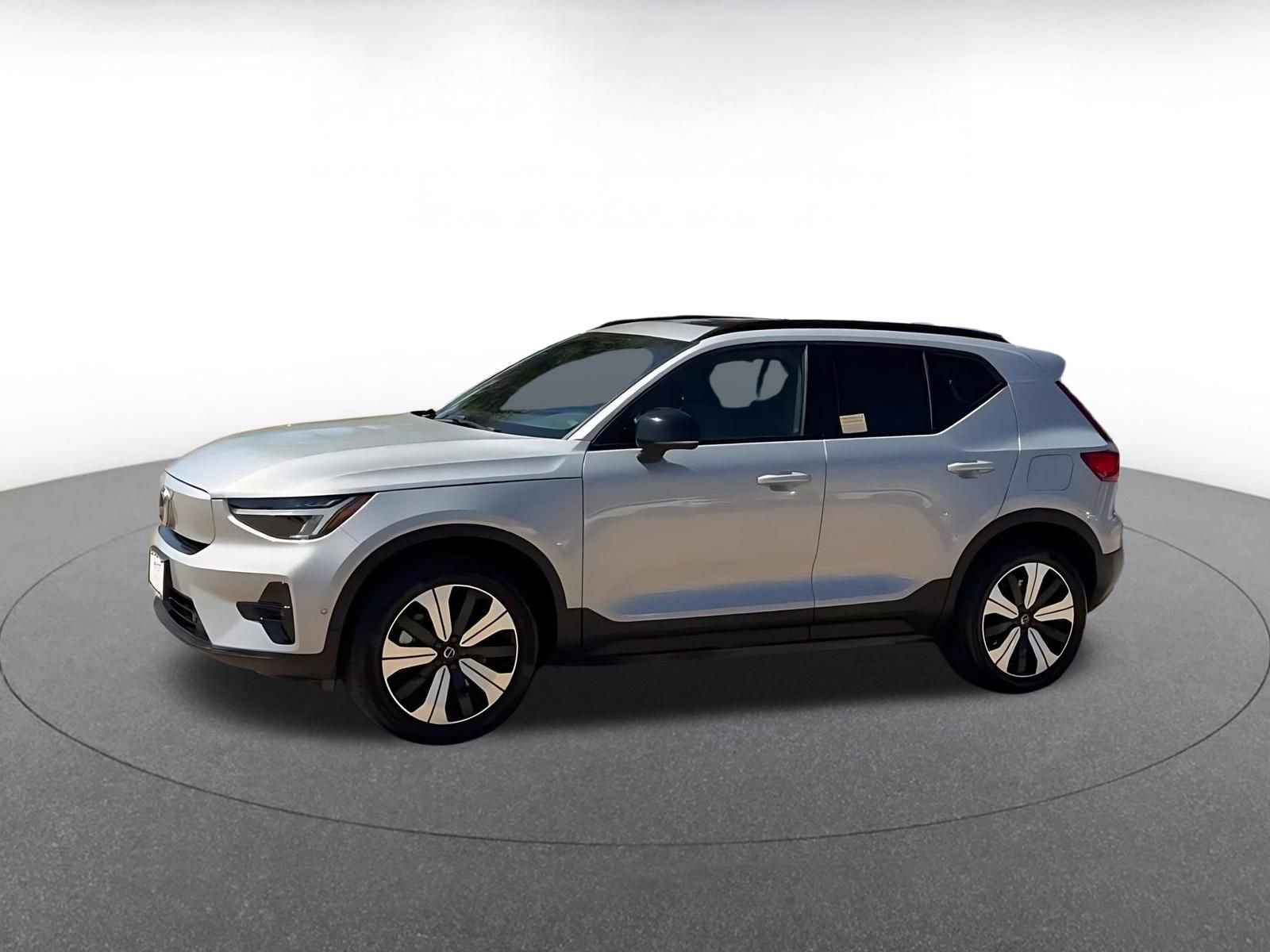 Used 2023 Volvo XC40 Recharge Plus image 8