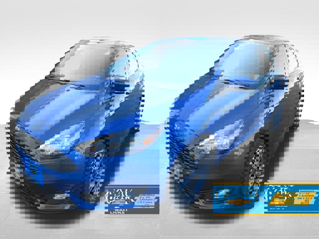 Used 2018 Ford Focus SE w/ SE Appearance Package image 1