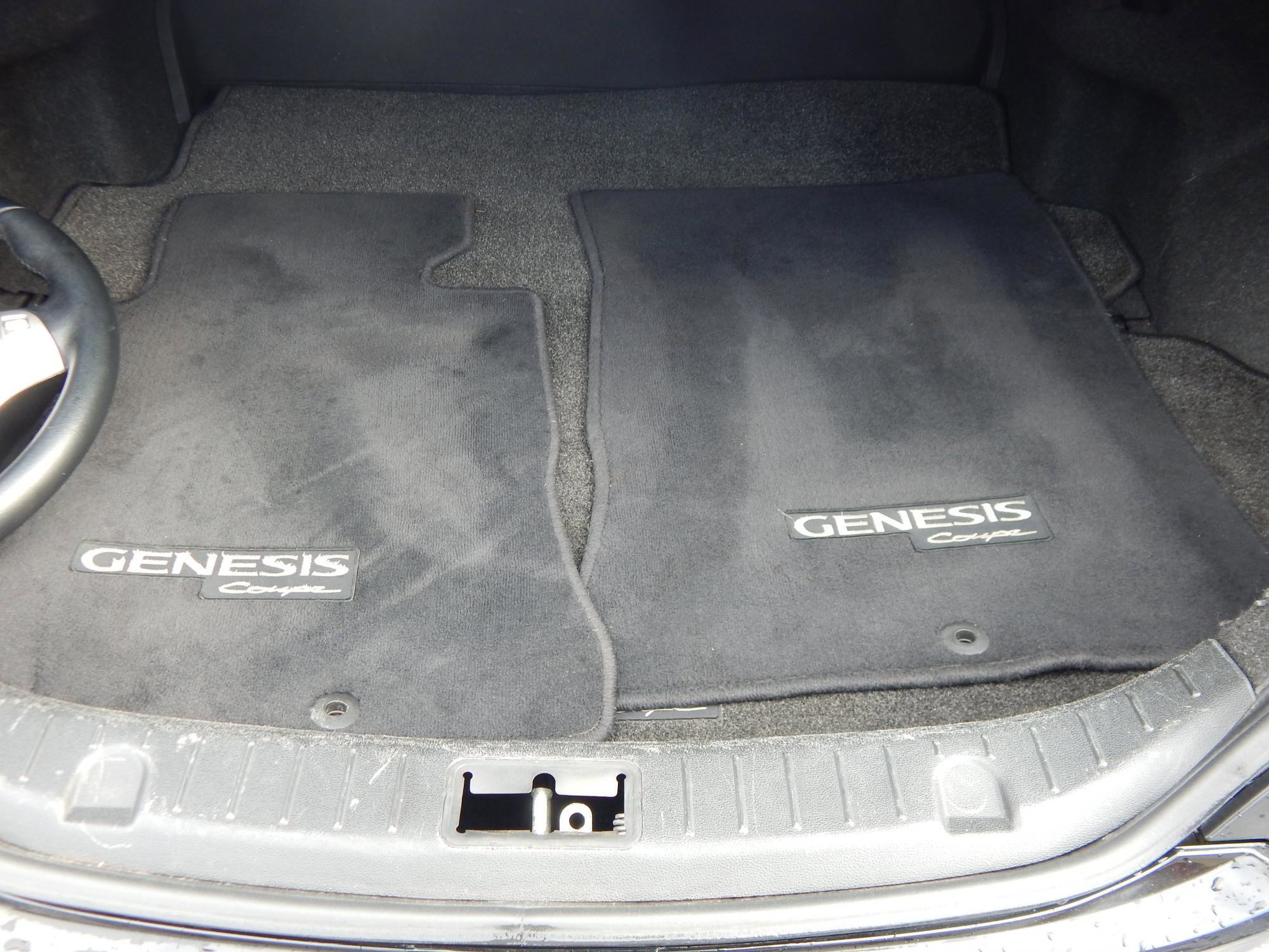 Used 2010 Hyundai Genesis 3.8 image 16