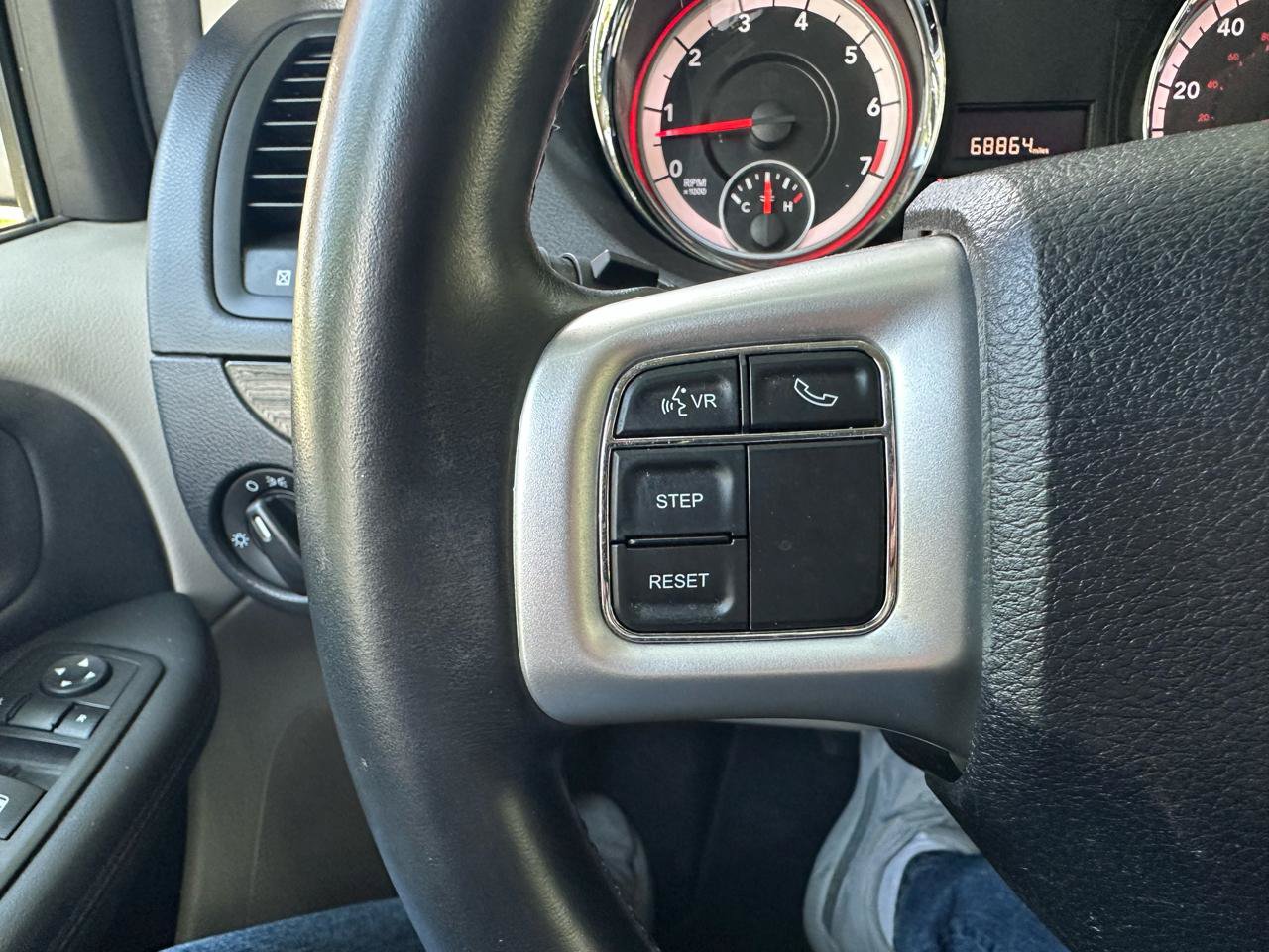 Used 2015 Dodge Grand Caravan American Value Package w/ UConnect Hands-Free Group FWD image 13