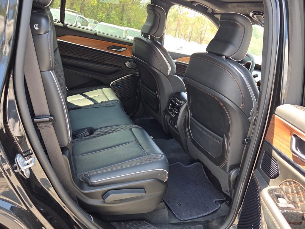 Used 2024 Jeep Grand Cherokee L Summit AWD/4WD image 15