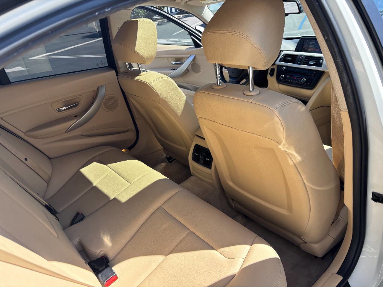 Used 2015 BMW 320i Sedan RWD image 24