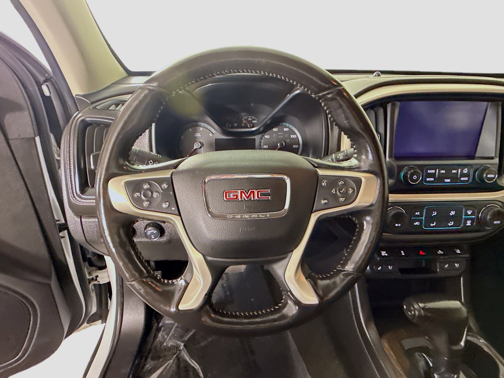 Used 2018 GMC Canyon Denali image 13