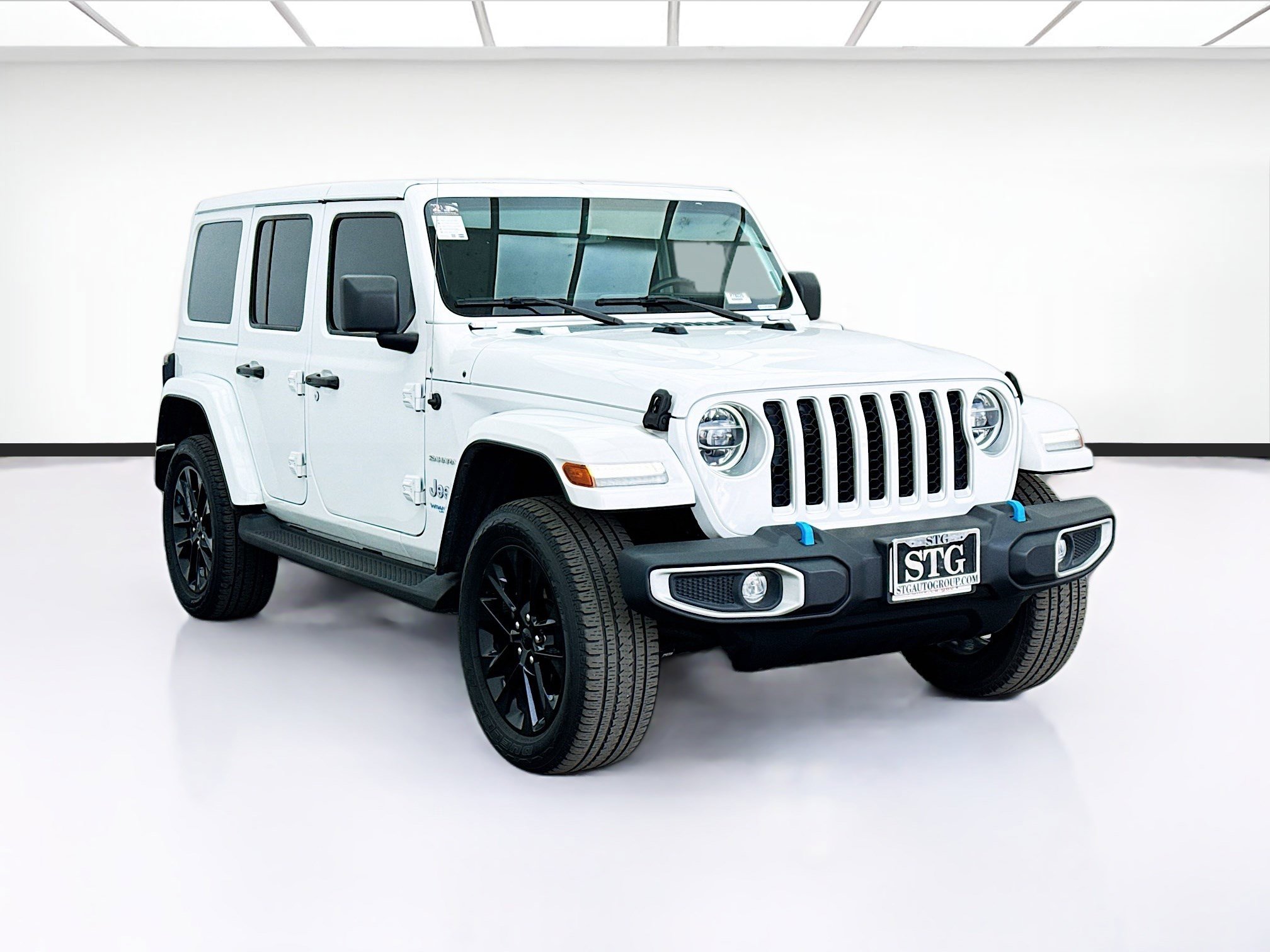 Used 2022 Jeep Wrangler Unlimited Sahara w/ Cold Weather Group image 3