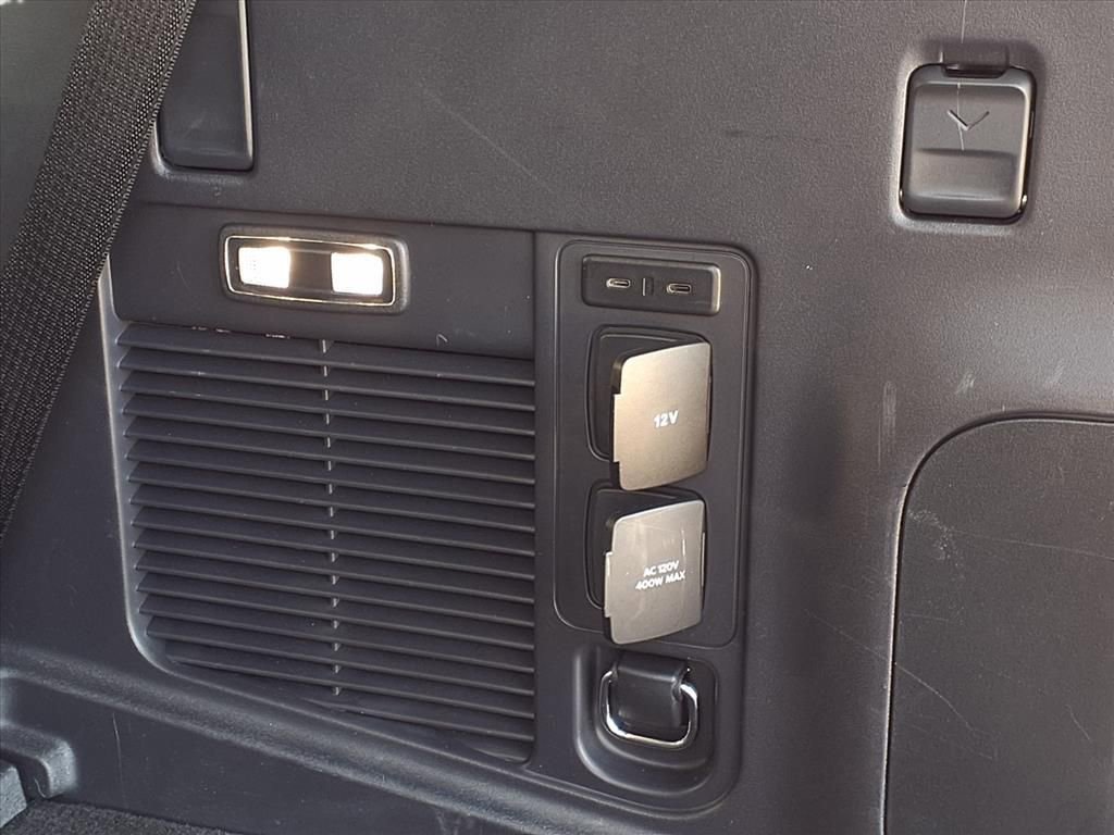 Used 2025 Ford Expedition Active image 31