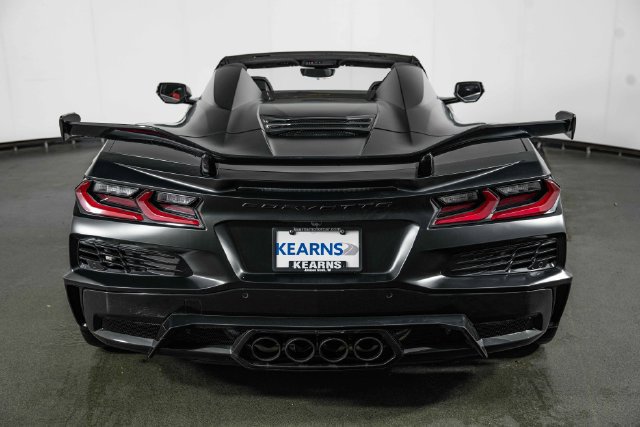 Used 2024 Chevrolet Corvette Z06 RWD image 7