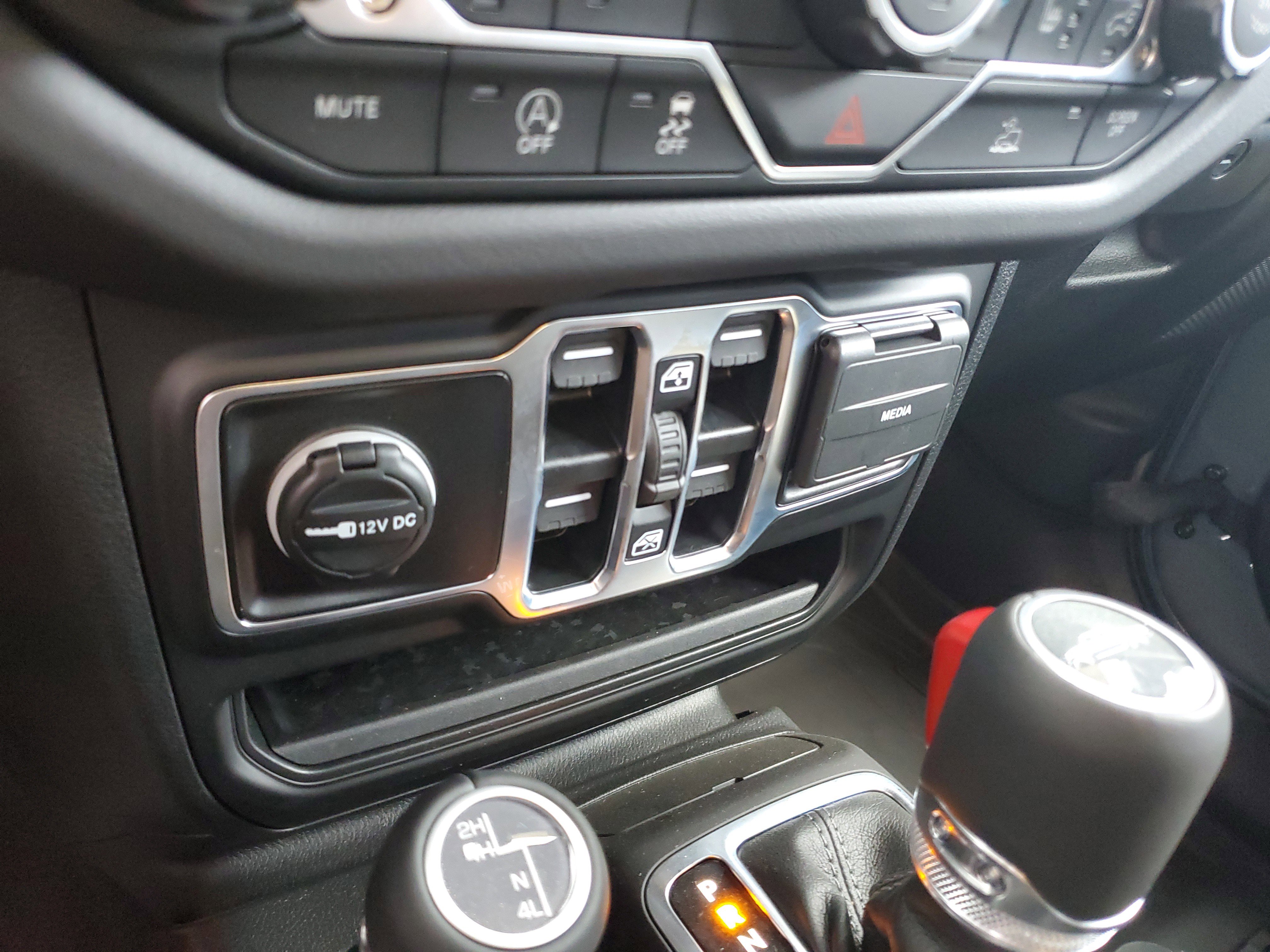 New 2025 Jeep Gladiator High Tide image 19