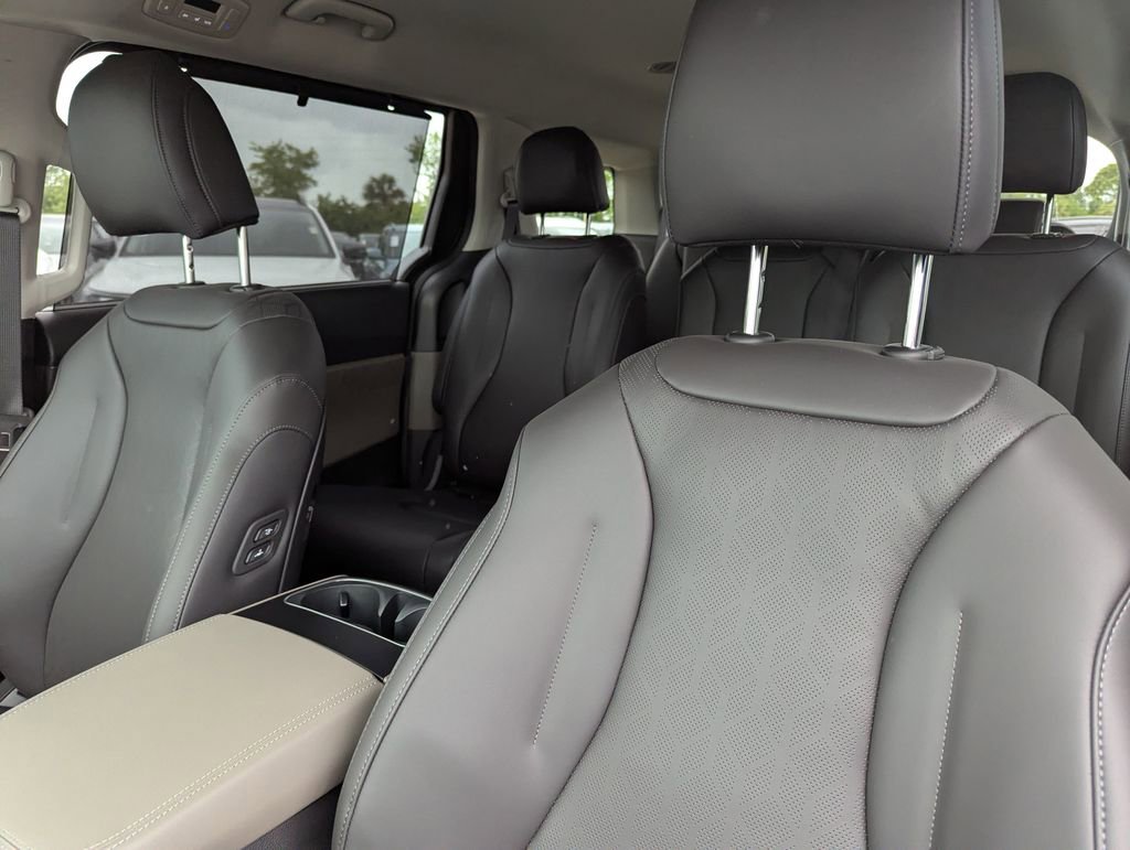 New 2026 Kia Carnival EX FWD image 23