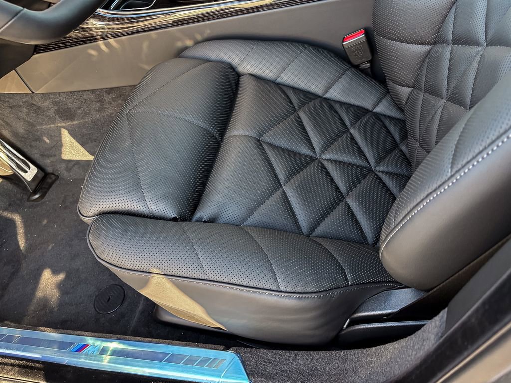 New 2026 BMW 740i xDrive w/ Premium Package image 14