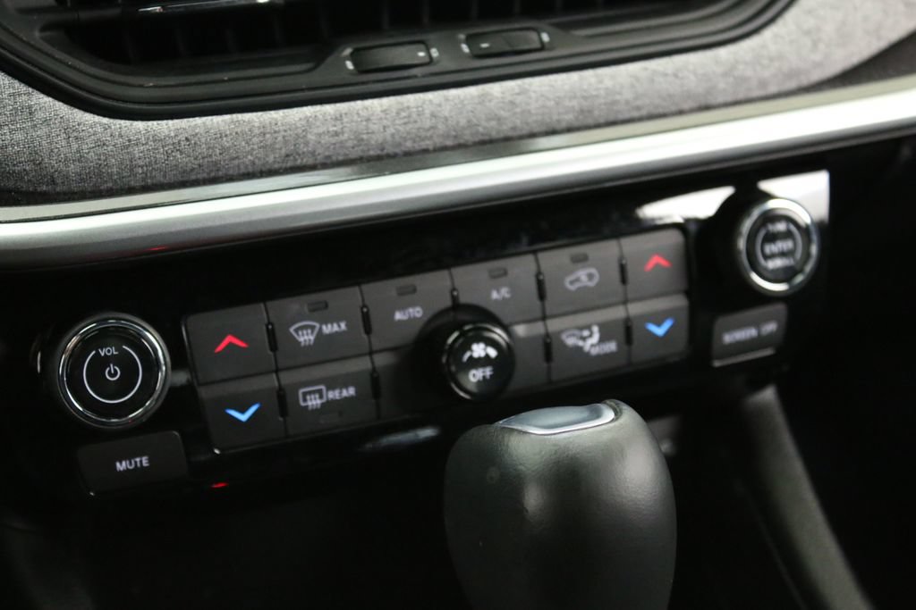 Used 2023 Jeep Compass Latitude w/ Convenience Group AWD/4WD image 23