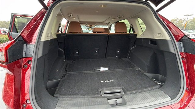 Used 2025 Nissan Rogue Platinum w/ Tech Package image 13