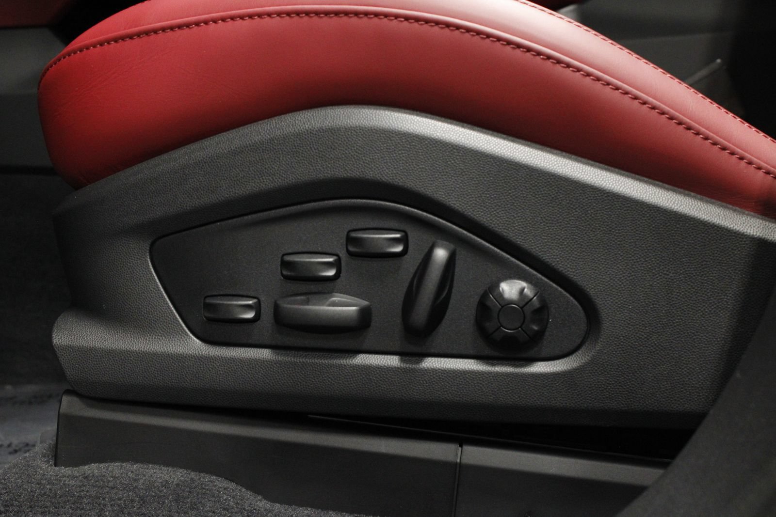 New 2026 Porsche Macan GTS Electric AWD/4WD image 29