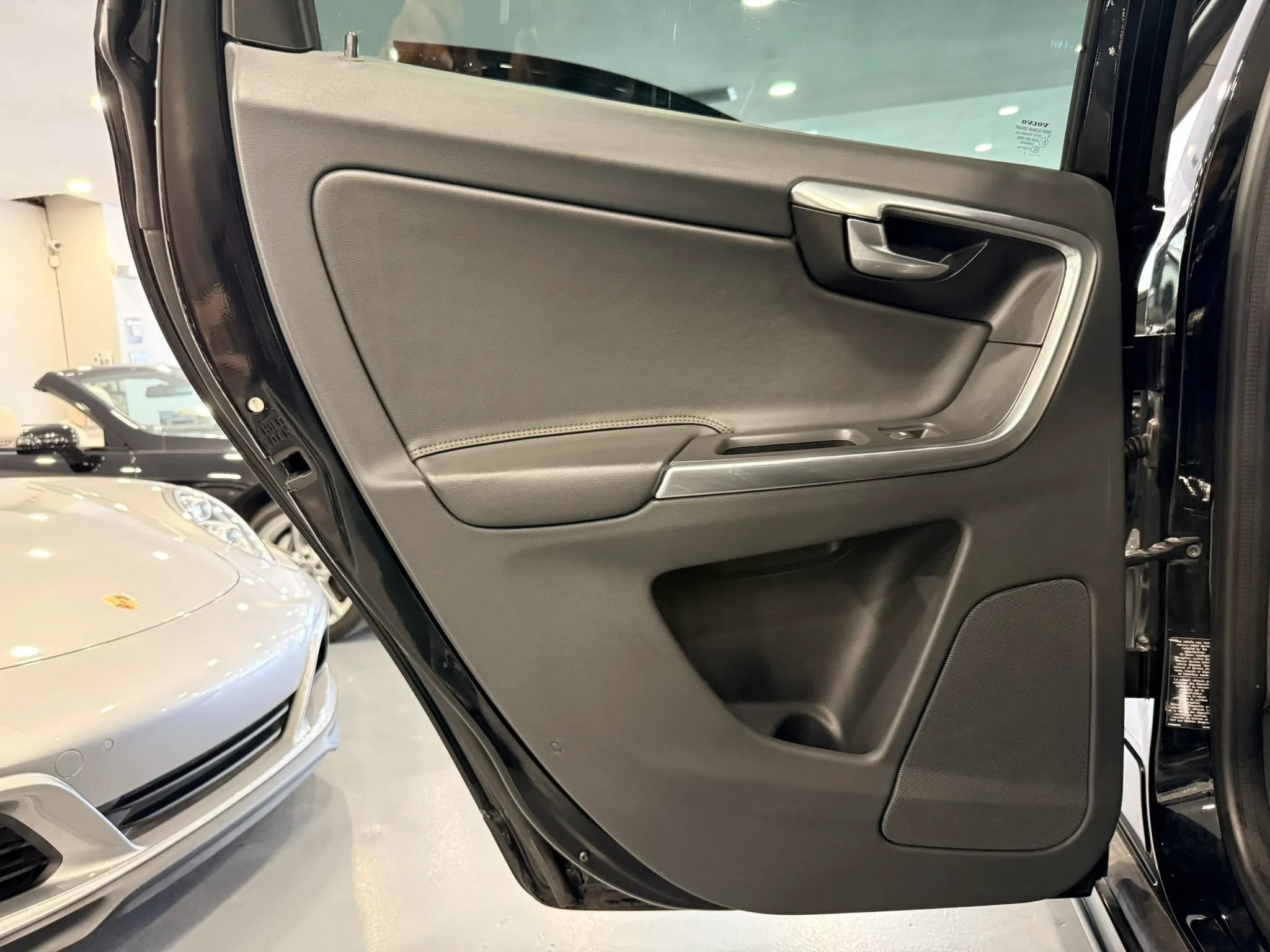 Used 2017 Volvo XC60 T6 Dynamic w/ Preferred Option Package AWD/4WD image 30