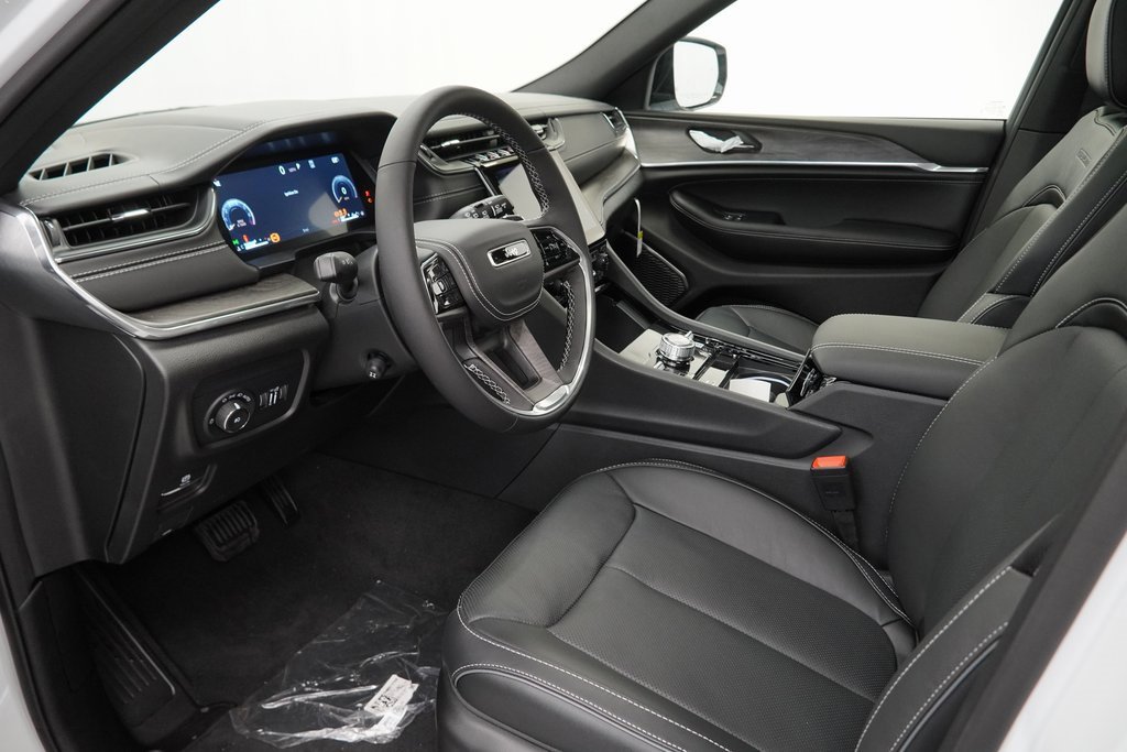 New 2025 Jeep Grand Cherokee Overland image 16