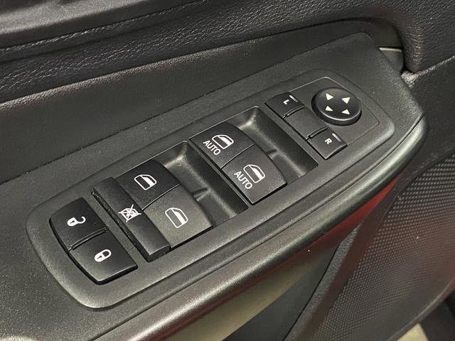 Used 2019 Jeep Cherokee Trailhawk image 32