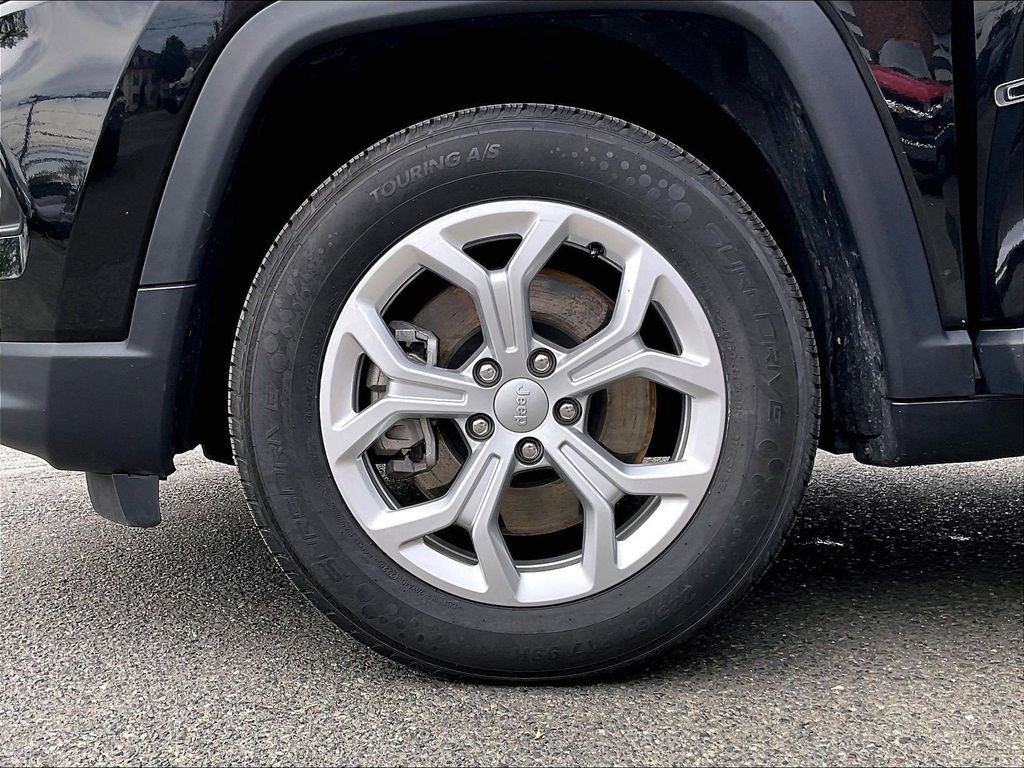 Used 2024 Jeep Compass Latitude AWD/4WD image 7