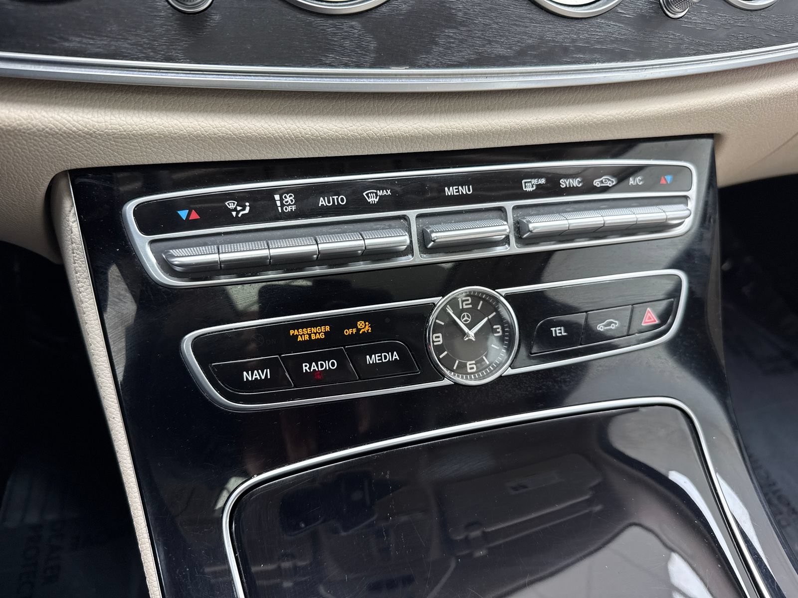 Used 2017 Mercedes-Benz E 300 4MATIC image 29