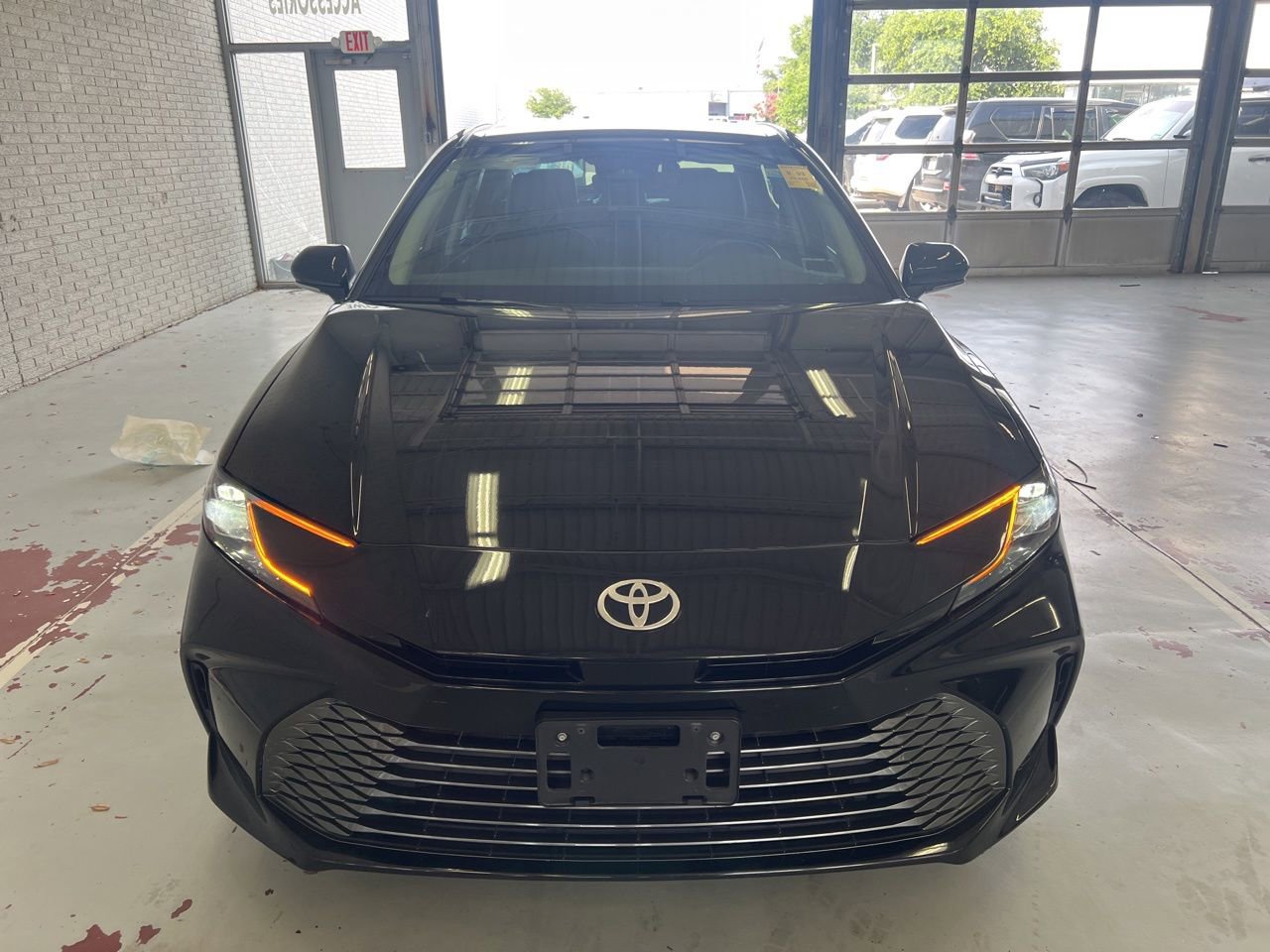 Used 2025 Toyota Camry XLE FWD image 2