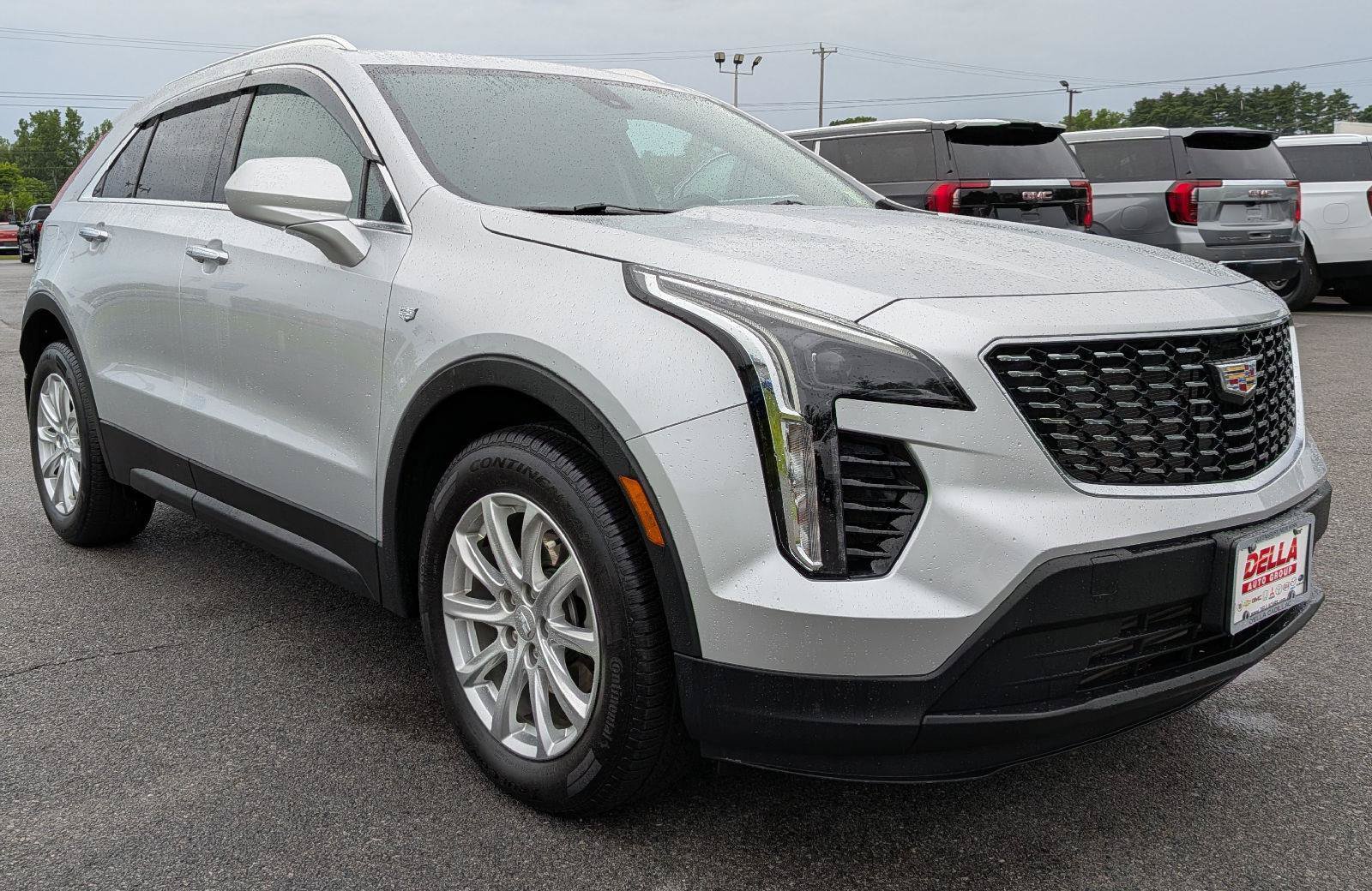 Used 2019 Cadillac XT4 Luxury w/ Cold Weather Package AWD/4WD image 4