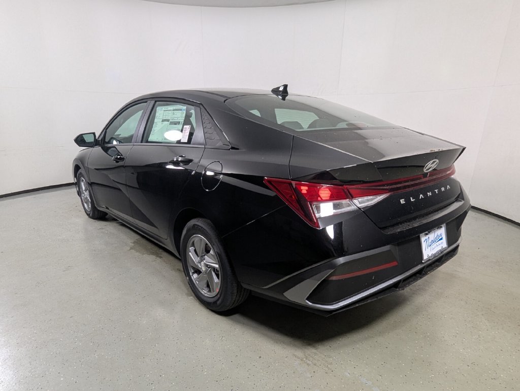 New 2026 Hyundai Elantra SE FWD image 5