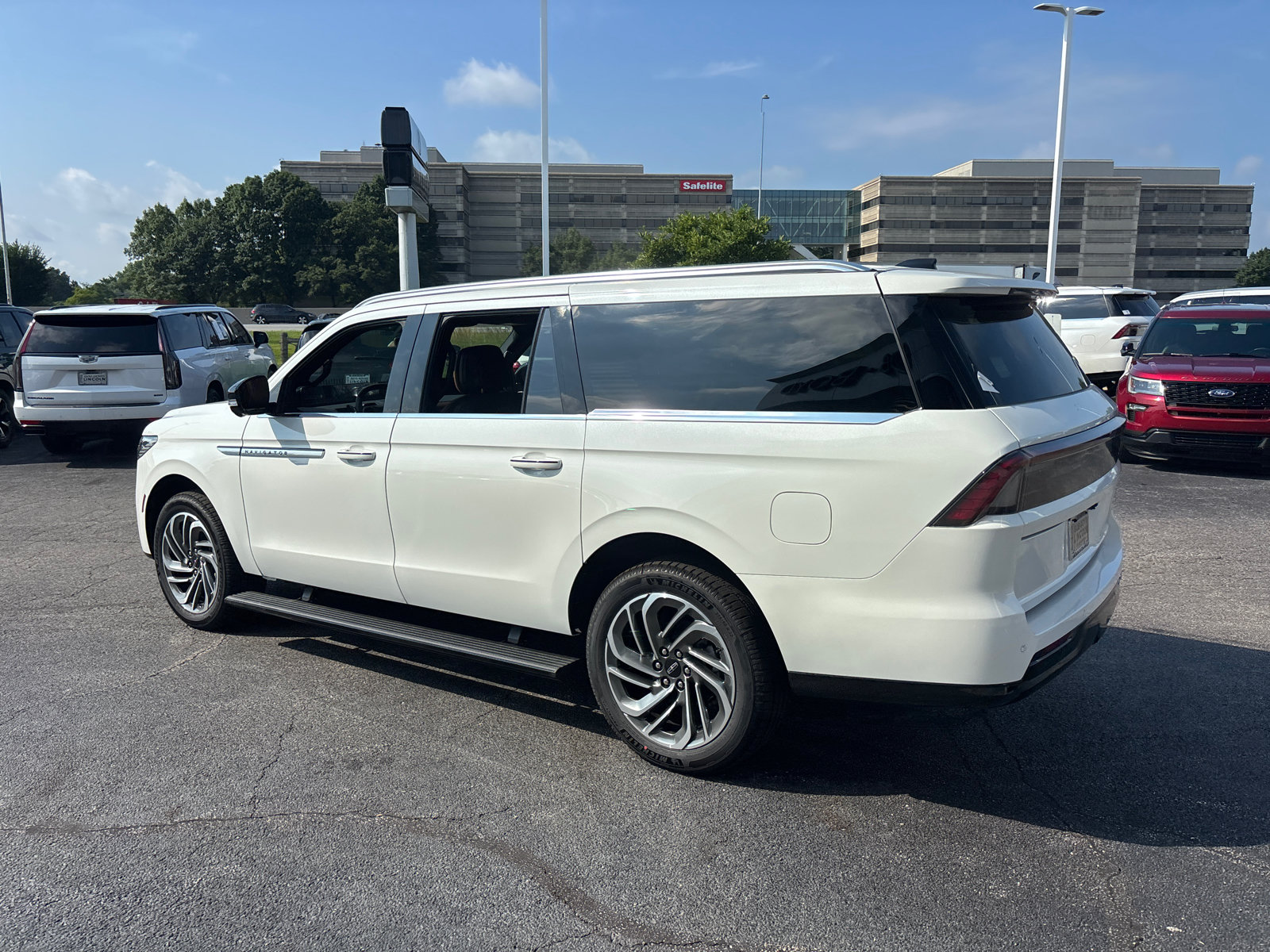 New 2027 Lincoln Navigator L Reserve AWD/4WD image 5