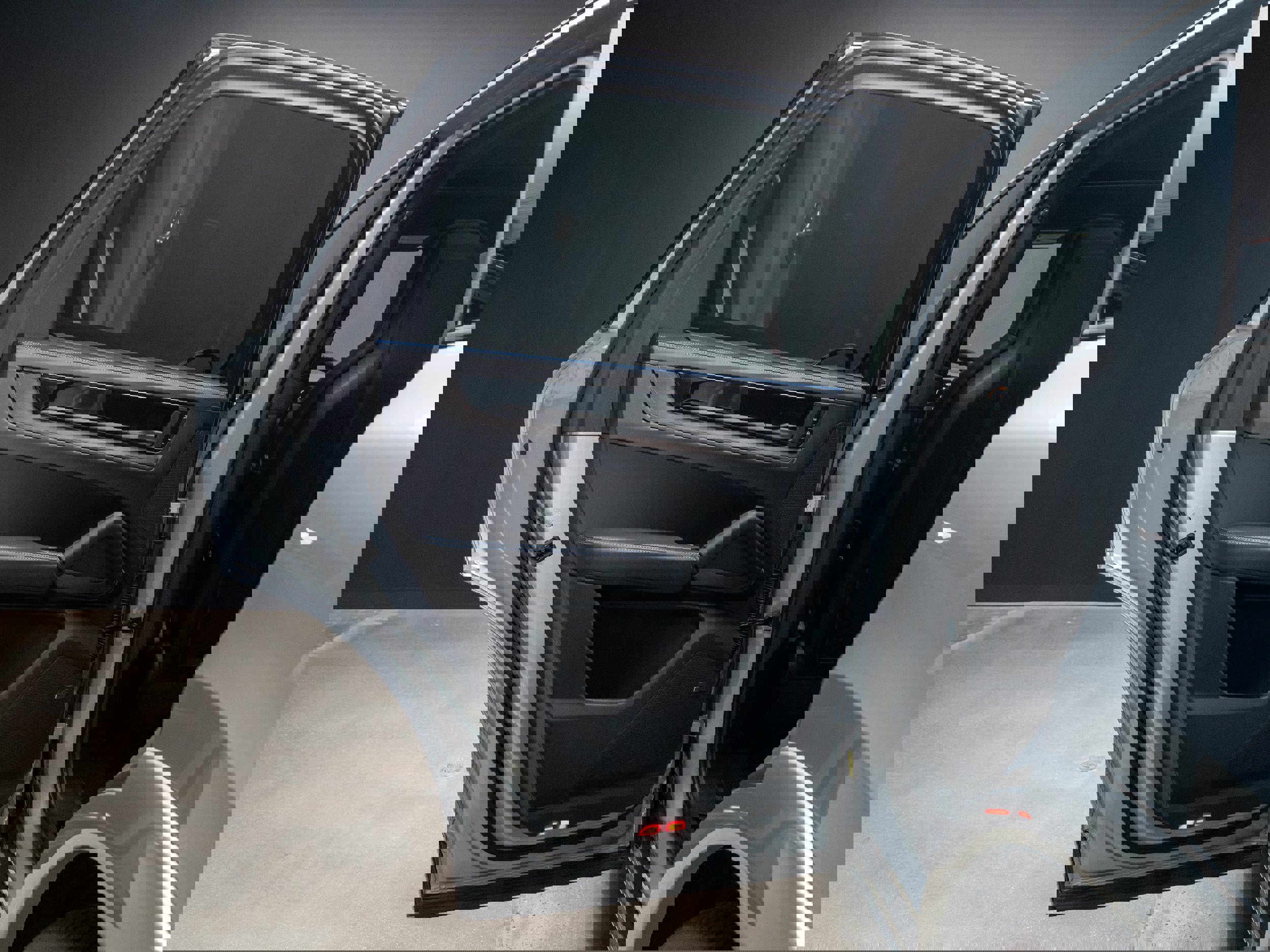 Certified 2025 Porsche Cayenne GTS image 38