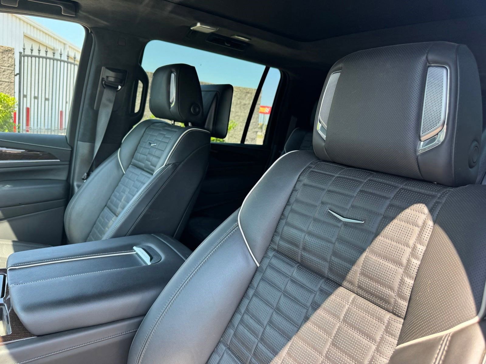 Certified 2023 Cadillac Escalade ESV Premium Luxury Platinum AWD/4WD image 10