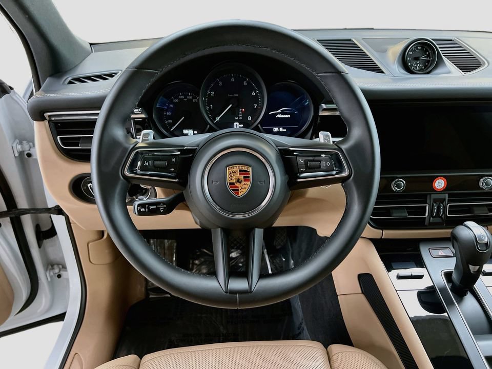 Certified 2026 Porsche Macan AWD/4WD image 12