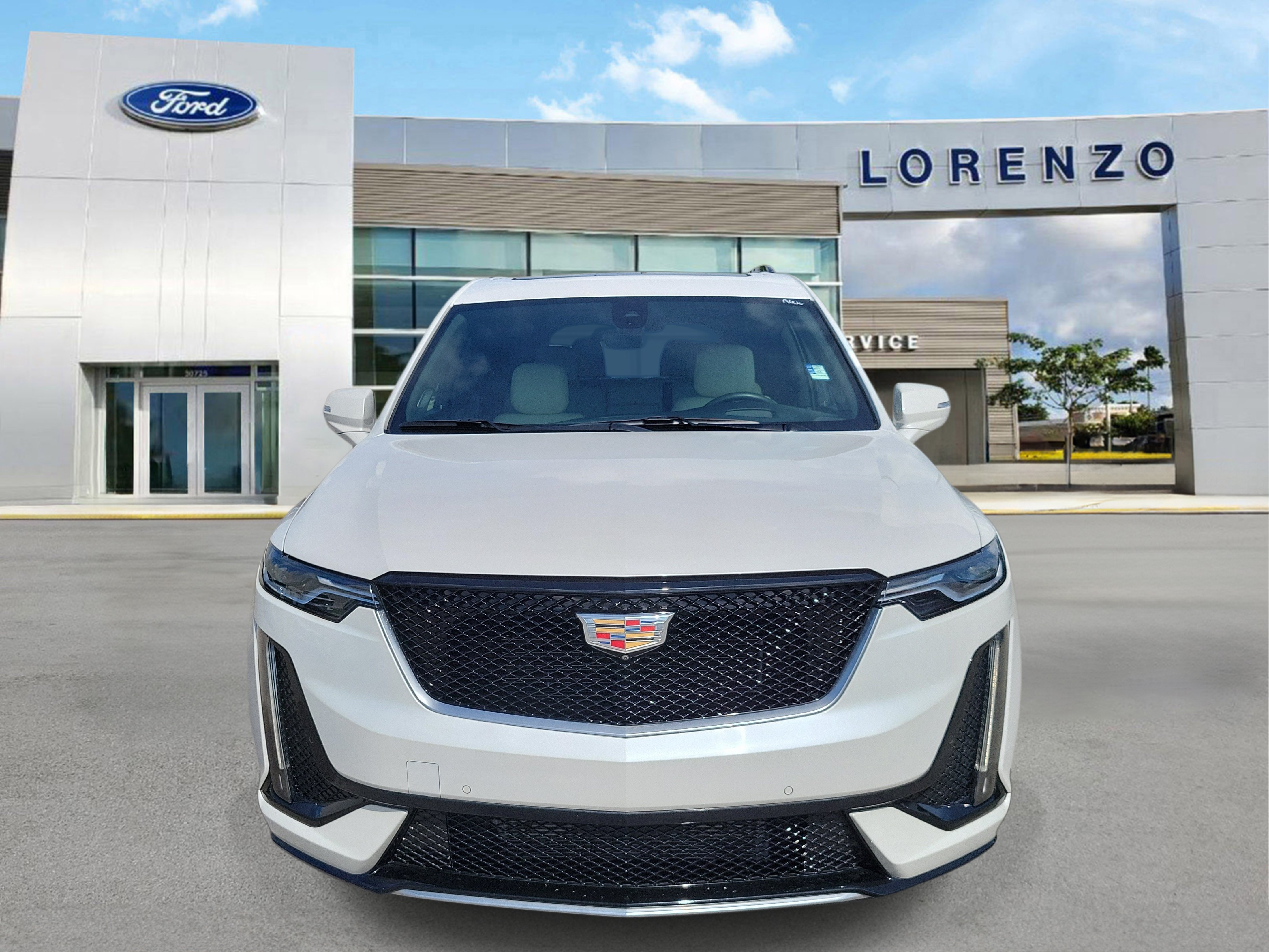 Used 2023 Cadillac XT6 Sport w/ Technology Package AWD/4WD image 2