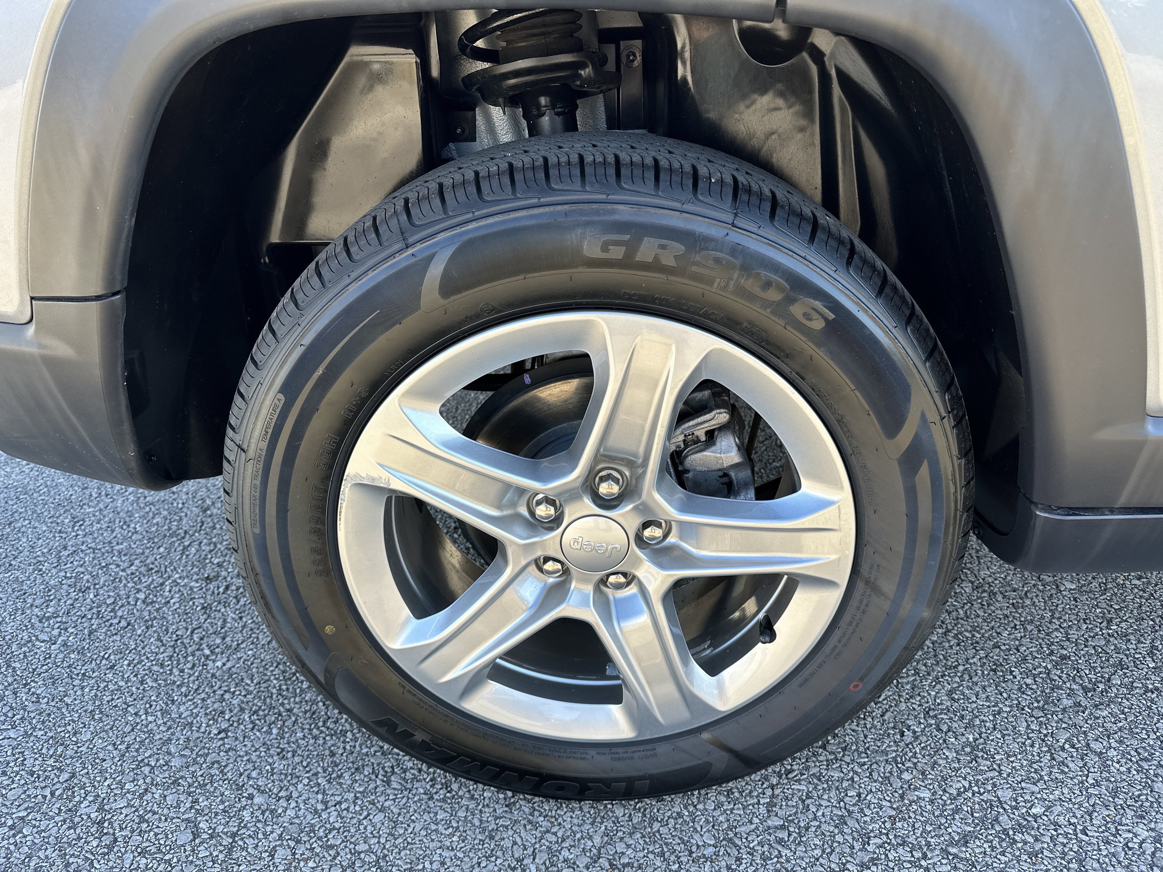 Used 2024 Jeep Compass Latitude image 17